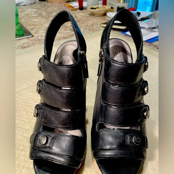 Coach Side Zipper 4” Heels Size 8 - Picture 4 of 8